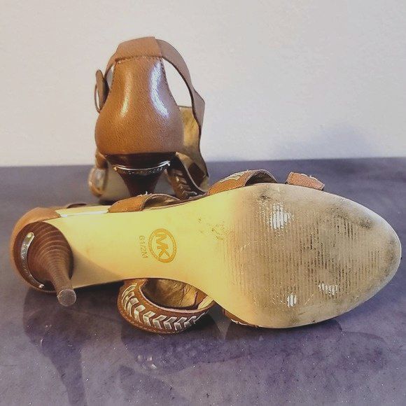 Michael Kors Tan and Gold Strappy Heeled Sandal Size 6 1/2 - Picture 4 of 4